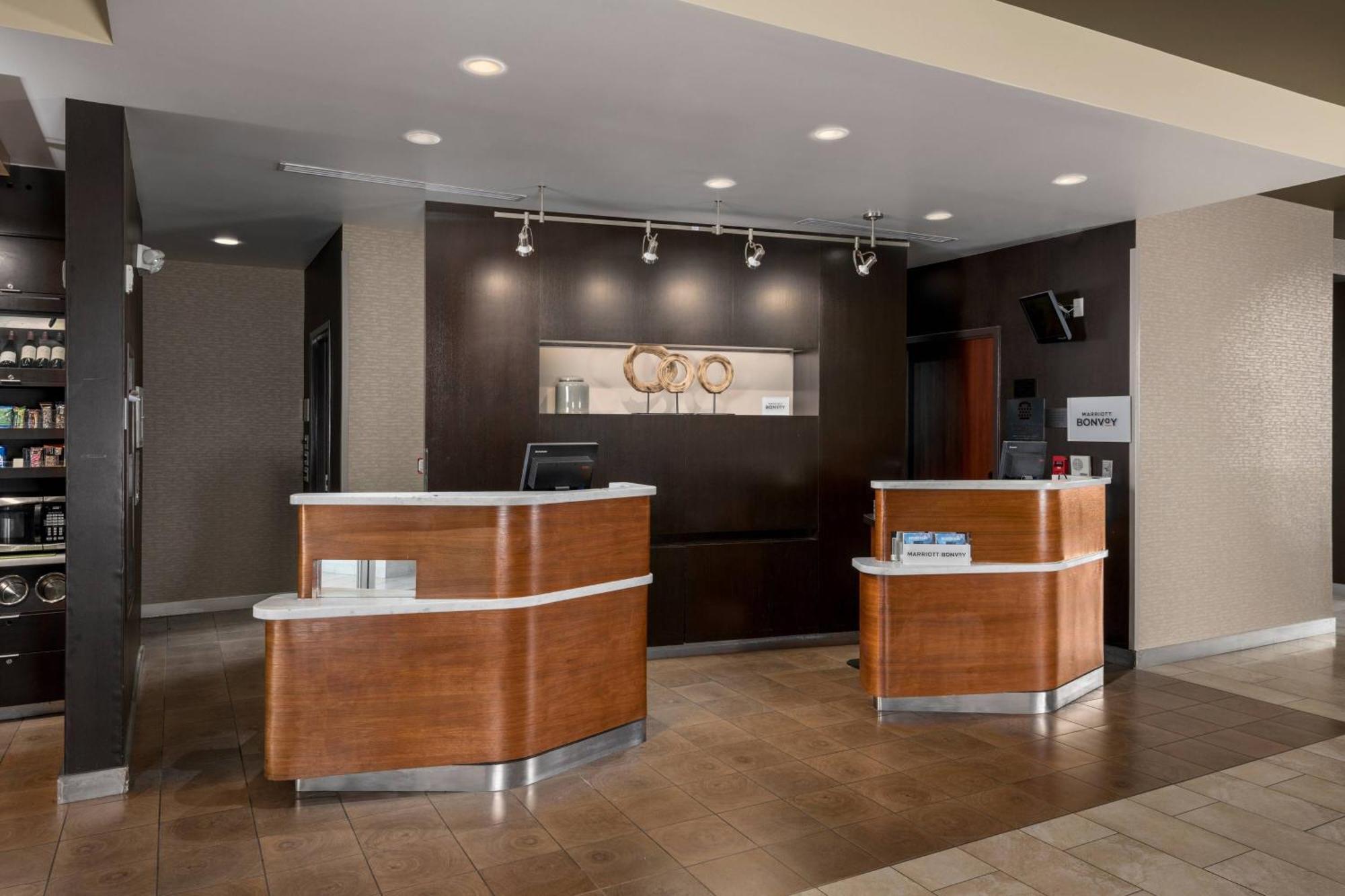 Courtyard By Marriott San Diego Оушънсайд Екстериор снимка