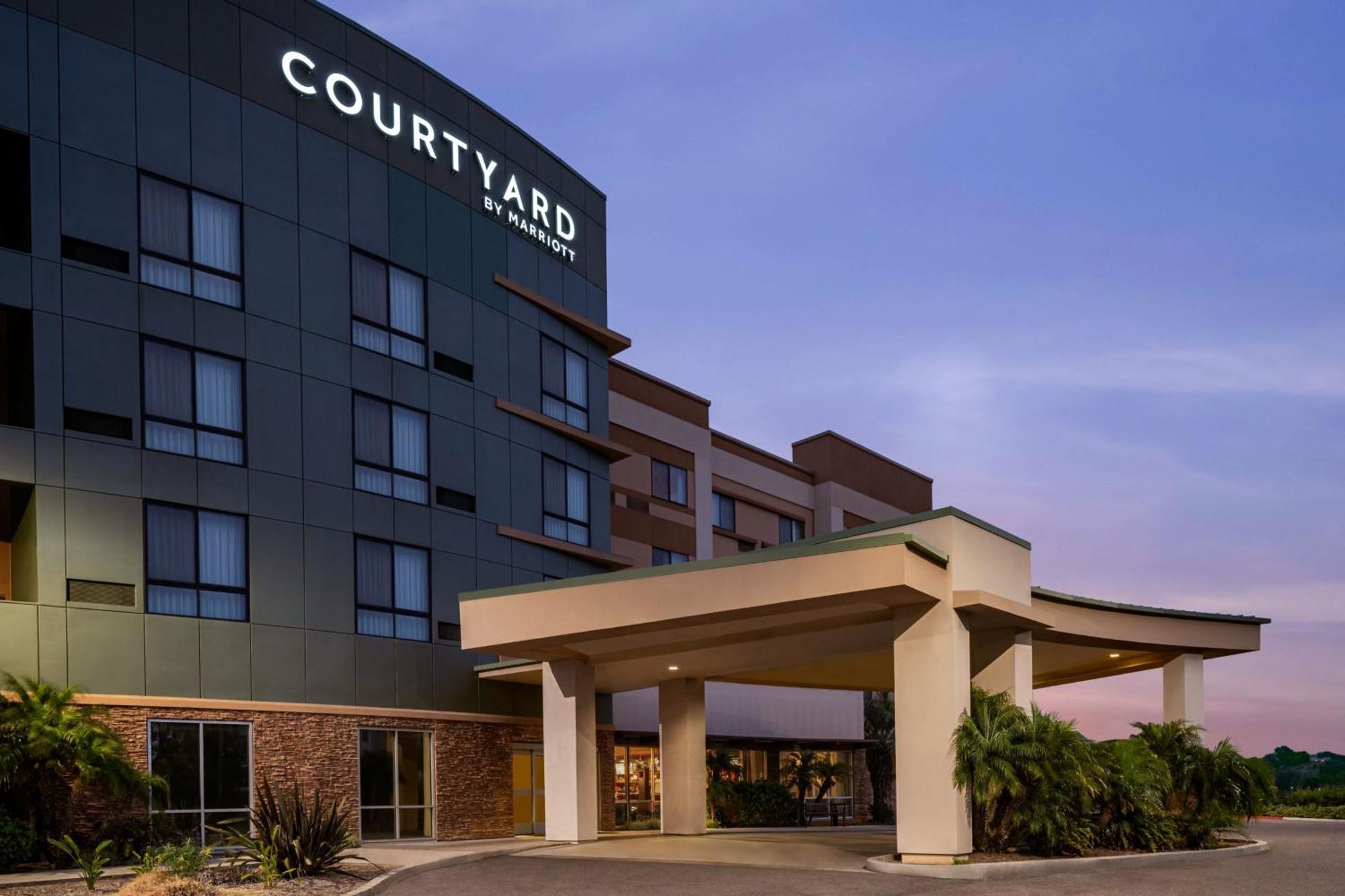 Courtyard By Marriott San Diego Оушънсайд Екстериор снимка