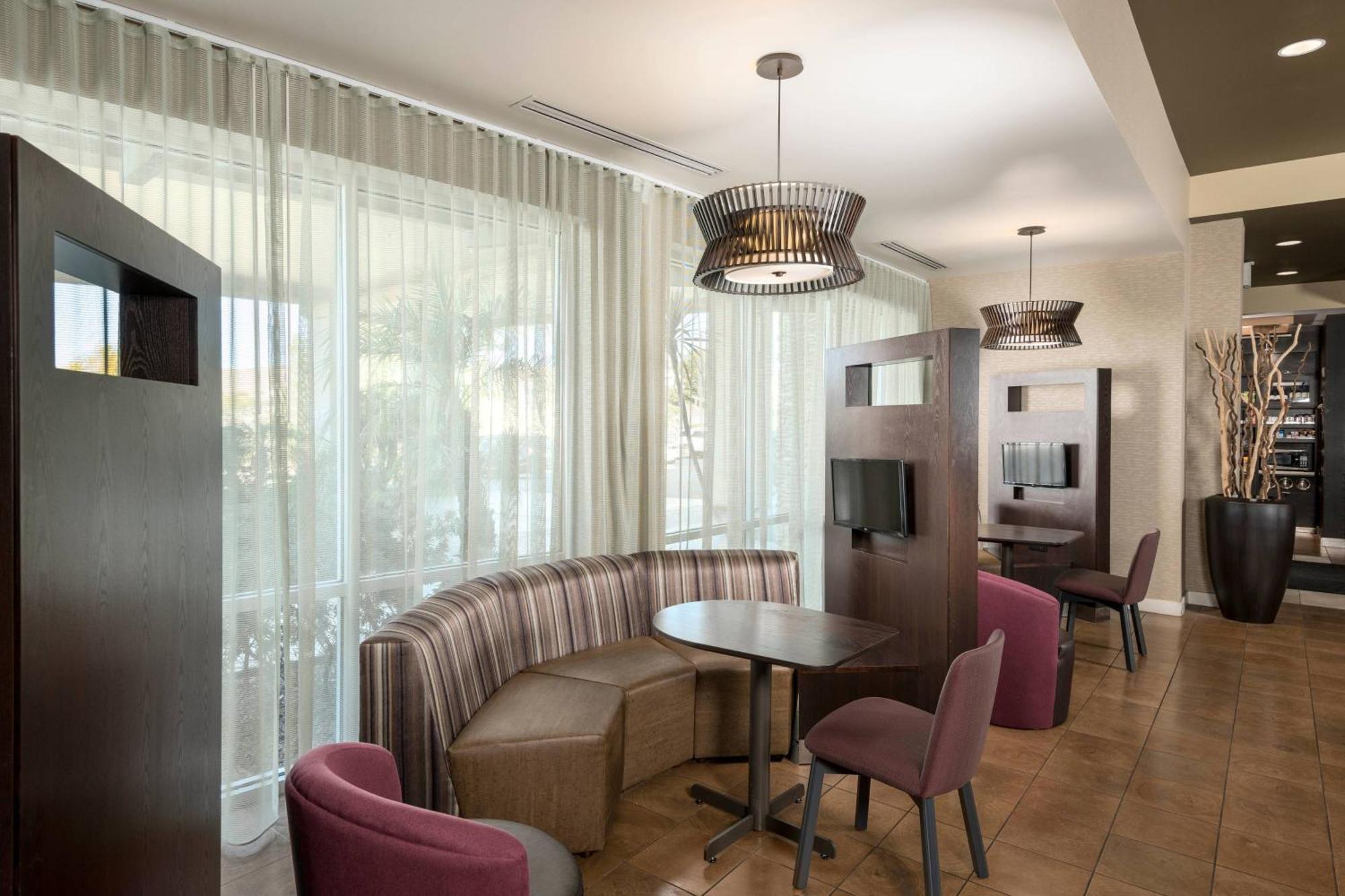 Courtyard By Marriott San Diego Оушънсайд Екстериор снимка
