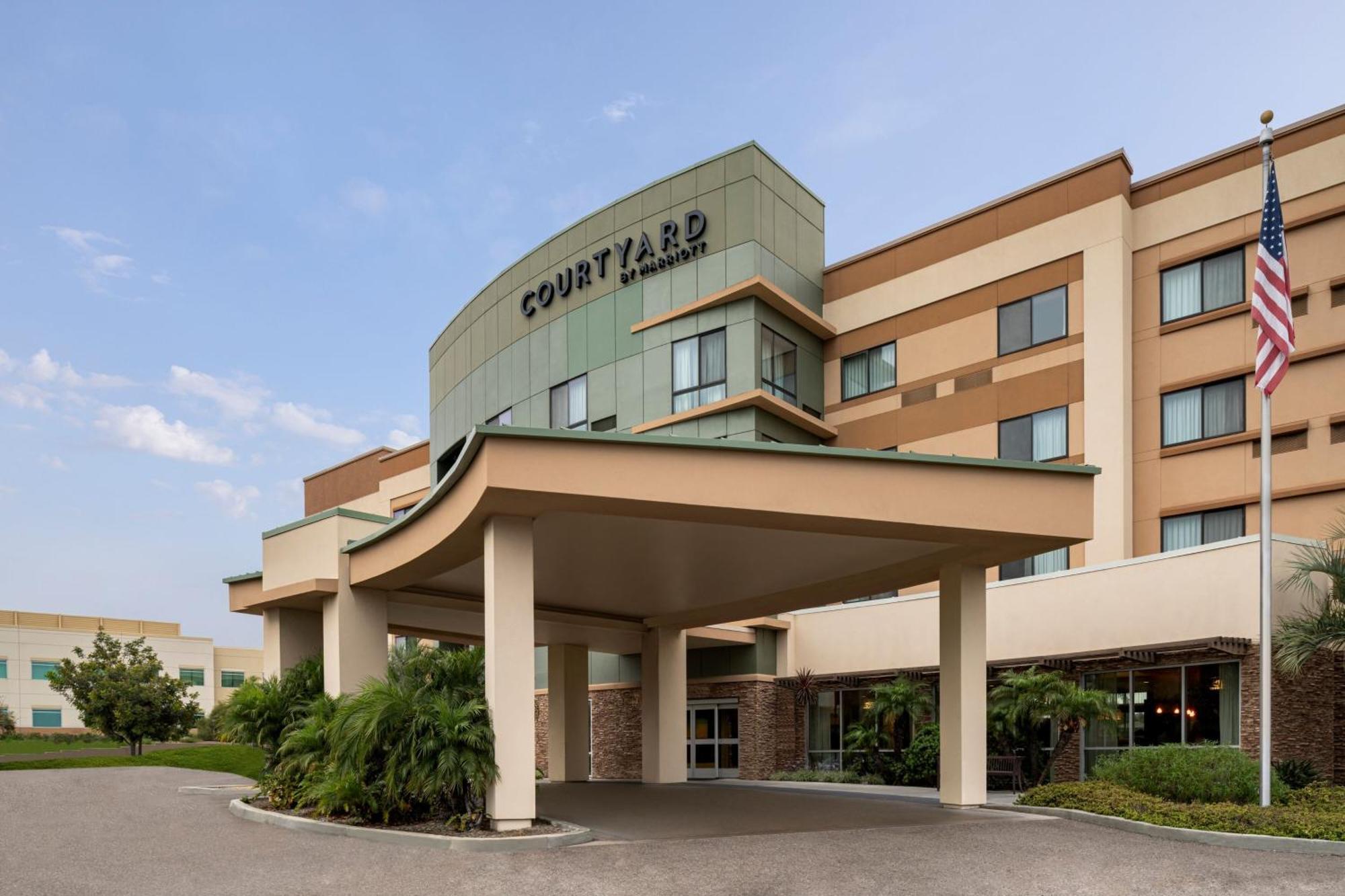 Courtyard By Marriott San Diego Оушънсайд Екстериор снимка