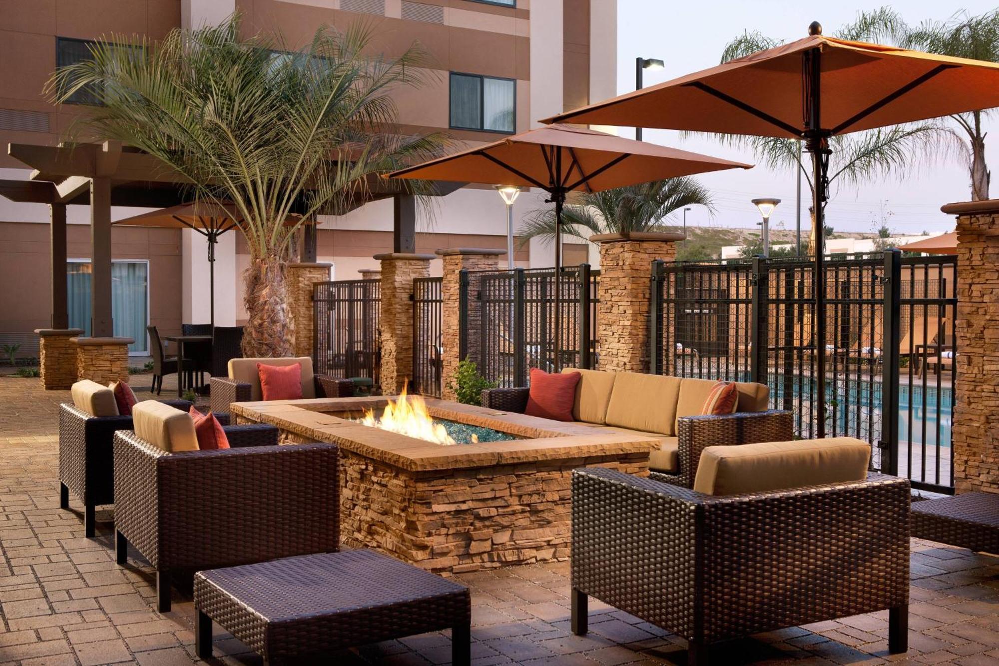 Courtyard By Marriott San Diego Оушънсайд Екстериор снимка