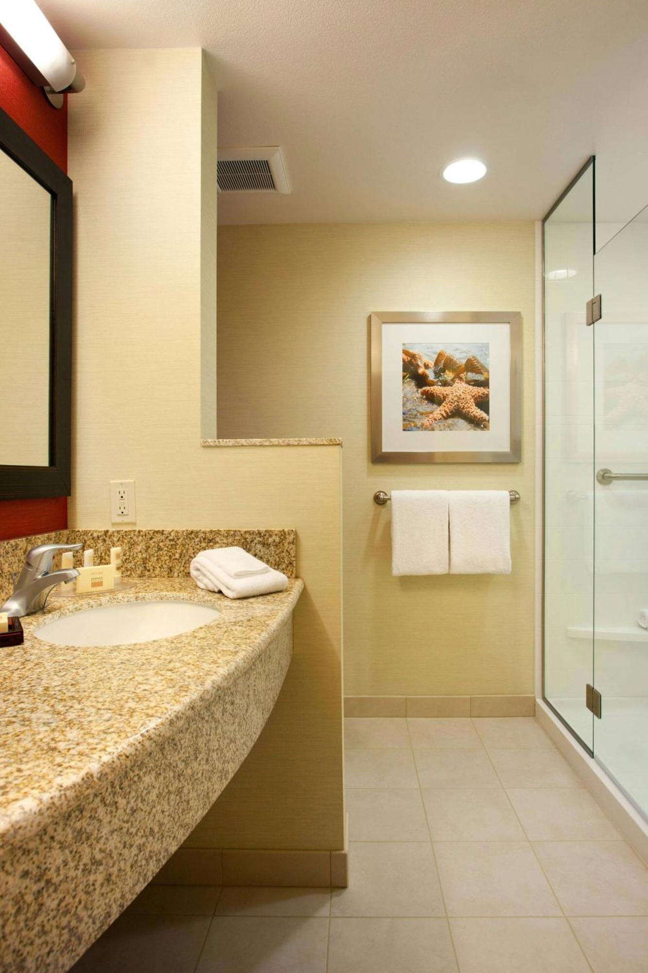Courtyard By Marriott San Diego Оушънсайд Екстериор снимка