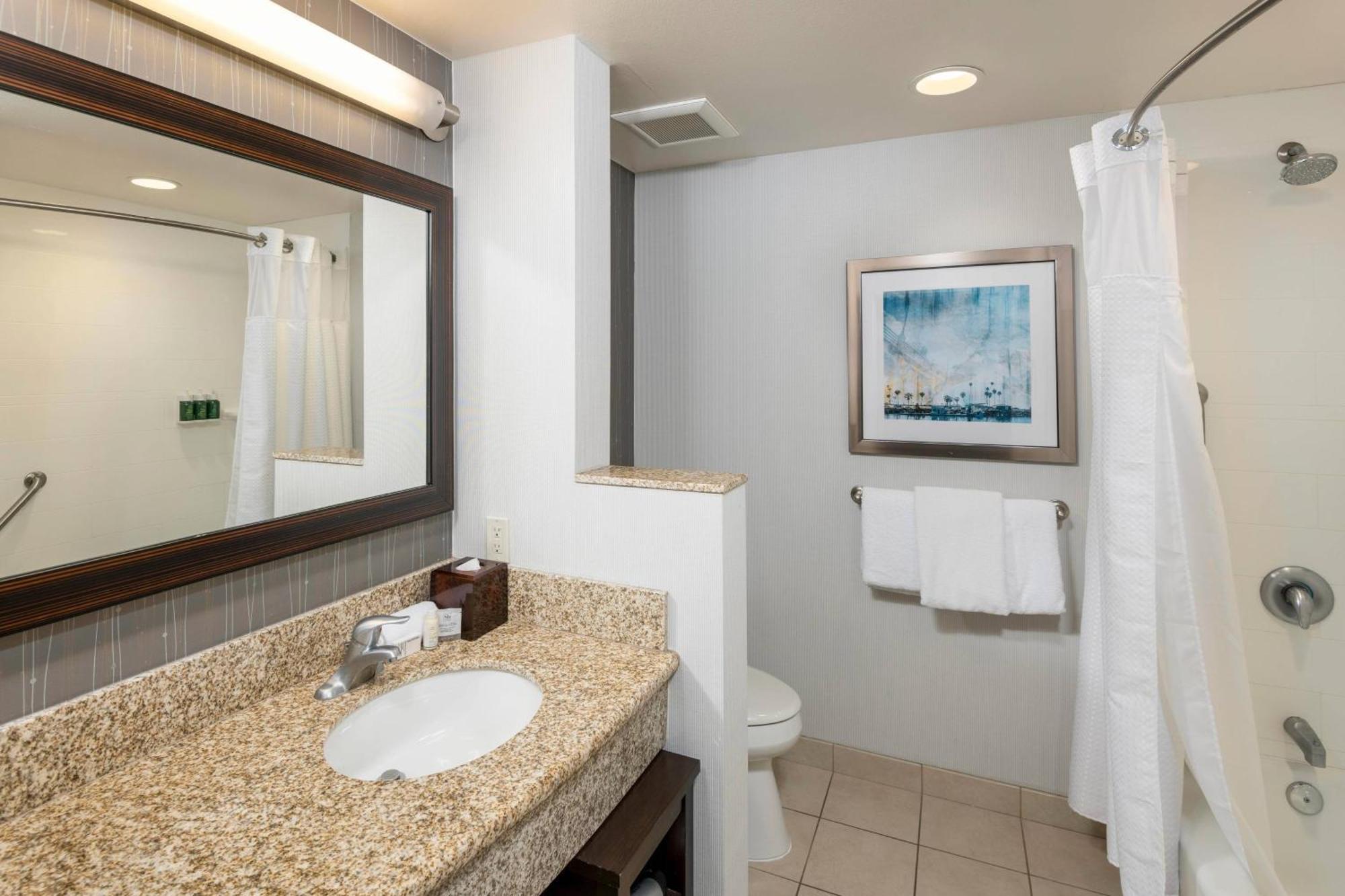 Courtyard By Marriott San Diego Оушънсайд Екстериор снимка
