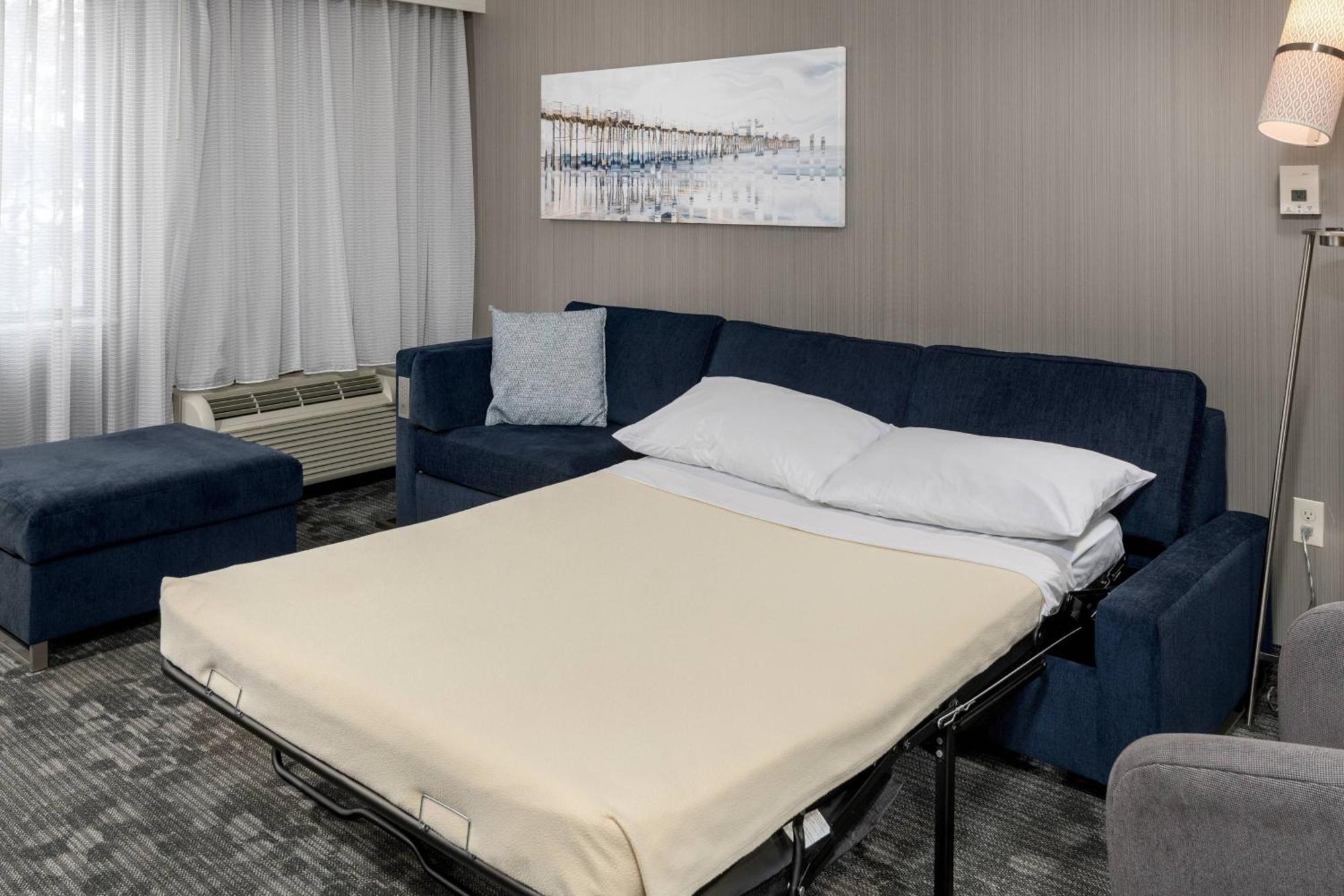 Courtyard By Marriott San Diego Оушънсайд Екстериор снимка