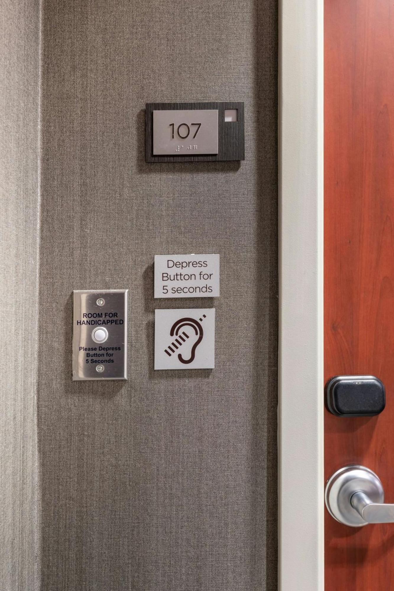 Courtyard By Marriott San Diego Оушънсайд Екстериор снимка
