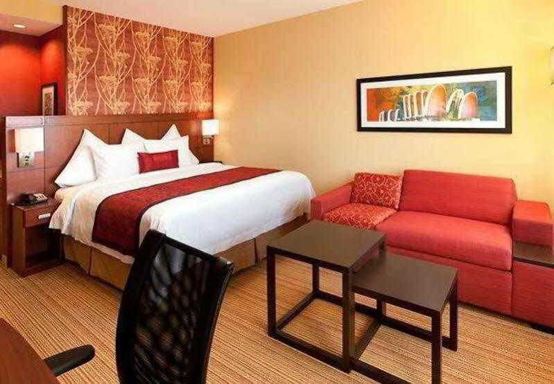 Courtyard By Marriott San Diego Оушънсайд Екстериор снимка